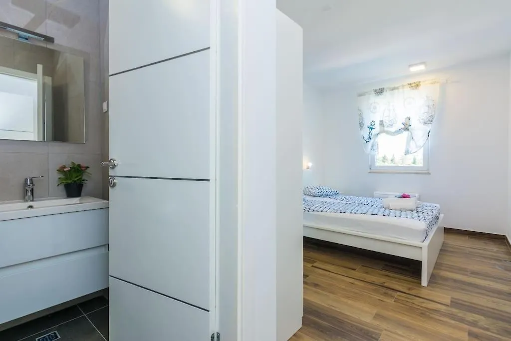 Prázdninový dům Villa Miri Olive Privlaka  Chorvatsko